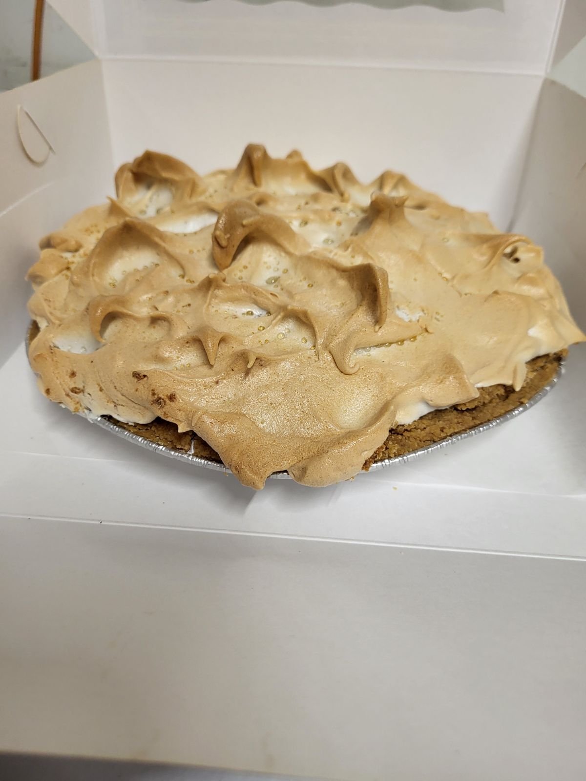 Lemon mirangue pie